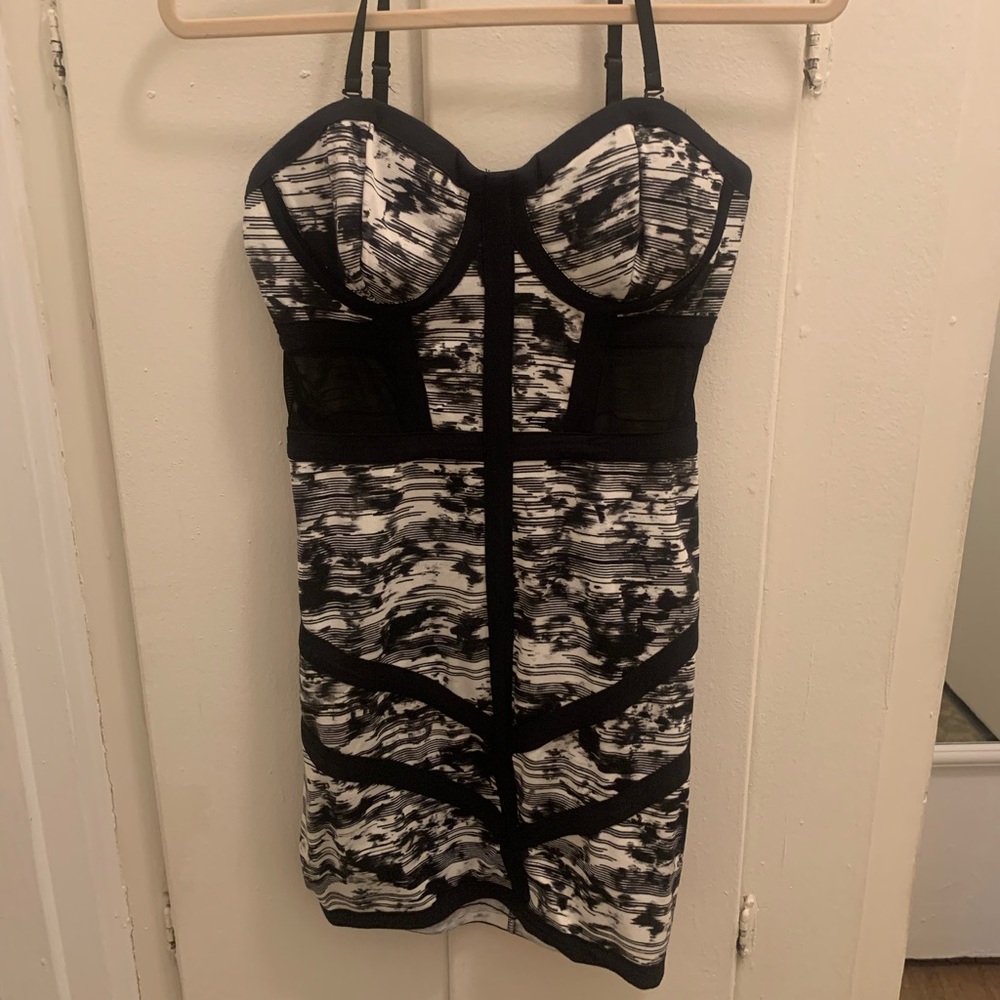 Material Girl Mesh Panel Dress w/ Adjustable Straps- Size M (Juinior’s)